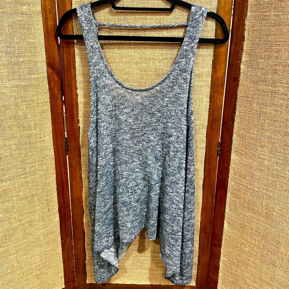 🦋Open back twist tank🦋